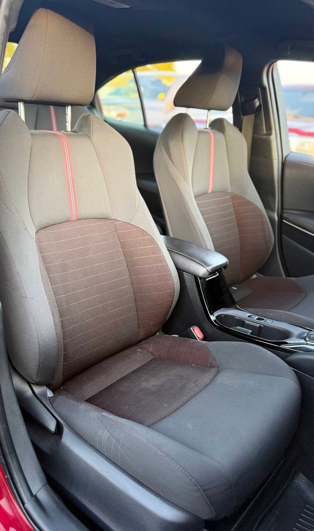 Toyota Corolla Vehicle Full-screen Gallery Image 14