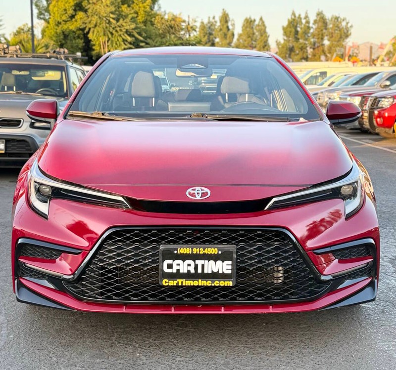 Toyota Corolla Vehicle Full-screen Gallery Image 03