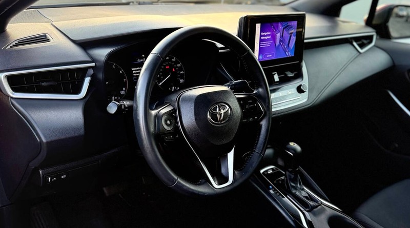 Toyota Corolla Vehicle Full-screen Gallery Image 09