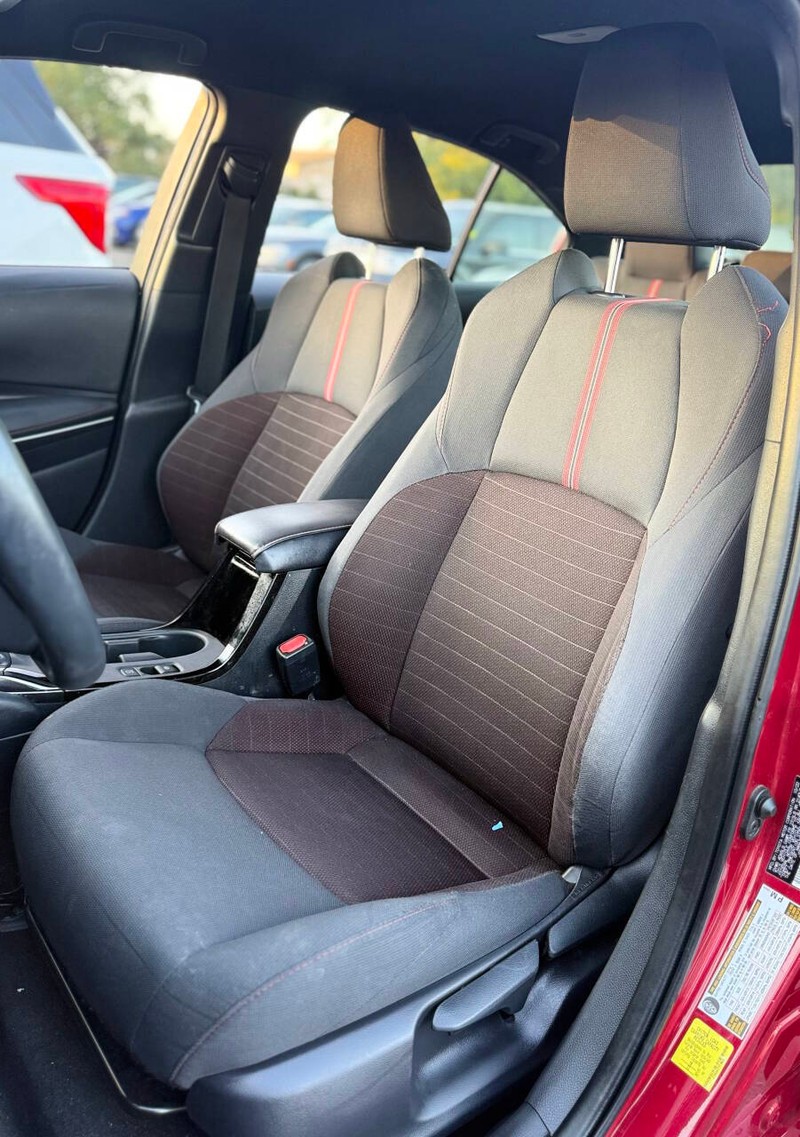 Toyota Corolla Vehicle Full-screen Gallery Image 13