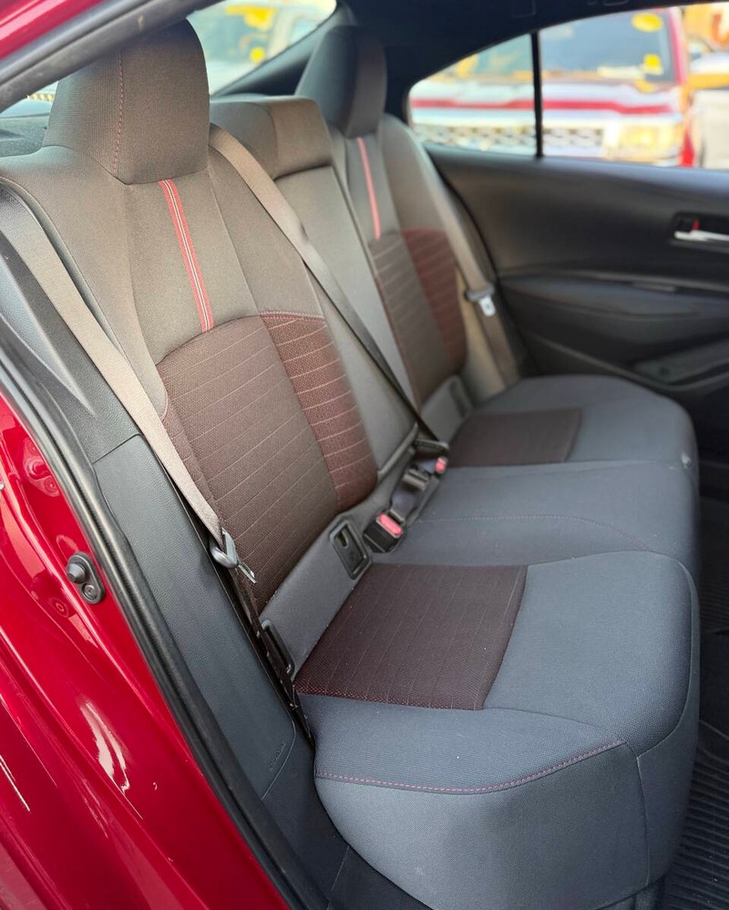 Toyota Corolla Vehicle Full-screen Gallery Image 16