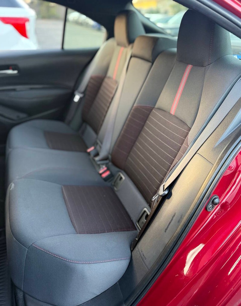 Toyota Corolla Vehicle Full-screen Gallery Image 17