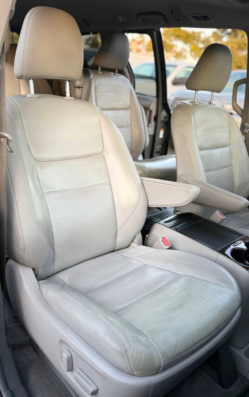 Toyota Sienna Vehicle Full-screen Gallery Image 14