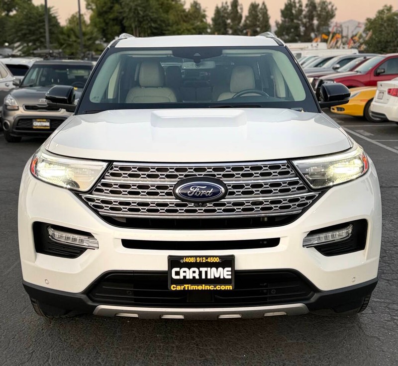 Ford Explorer Vehicle Full-screen Gallery Image 02