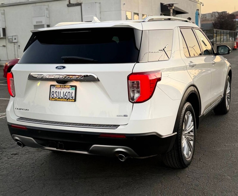 Ford Explorer Vehicle Full-screen Gallery Image 04
