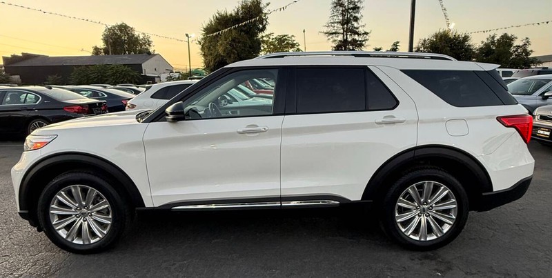 Ford Explorer Vehicle Full-screen Gallery Image 07