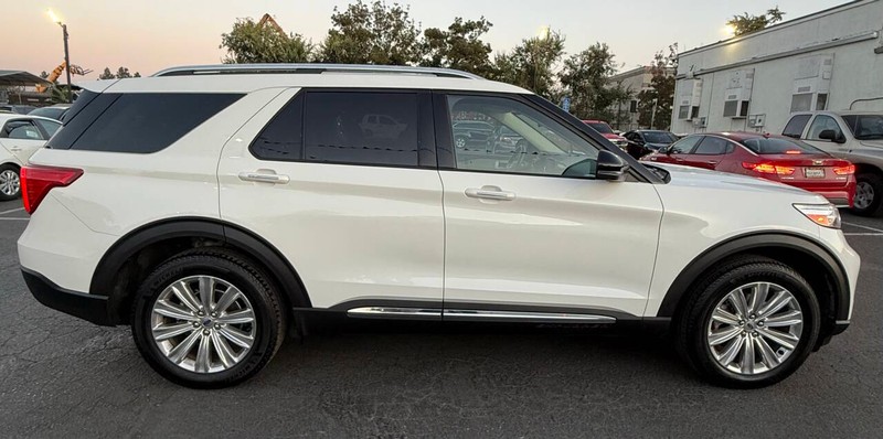 Ford Explorer Vehicle Full-screen Gallery Image 08