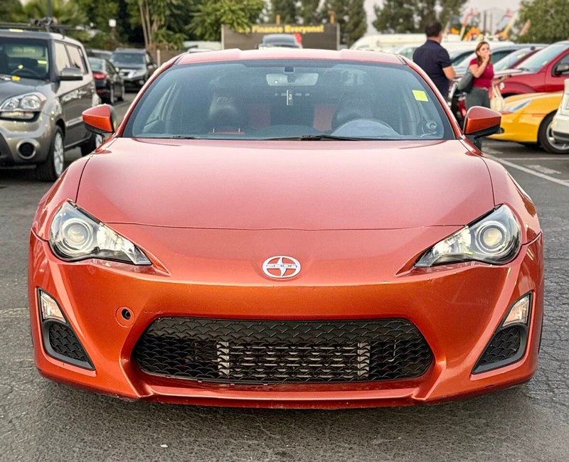 Scion FR-S Vehicle Full-screen Gallery Image 02