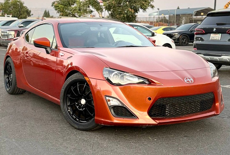 Scion FR-S Vehicle Full-screen Gallery Image 03