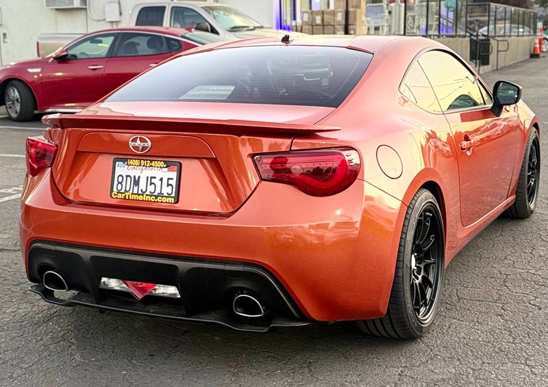 Scion FR-S Vehicle Full-screen Gallery Image 04