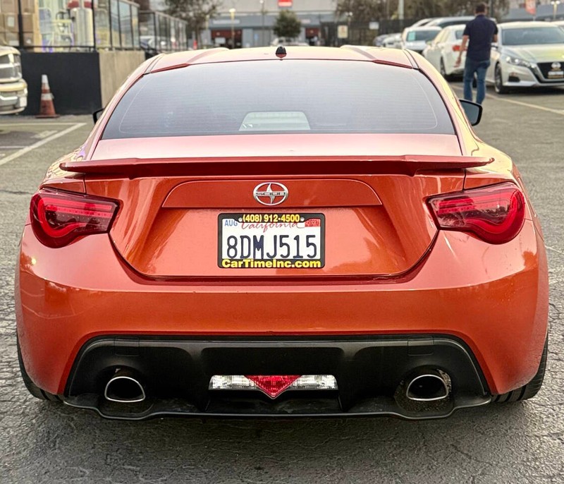 Scion FR-S Vehicle Full-screen Gallery Image 05