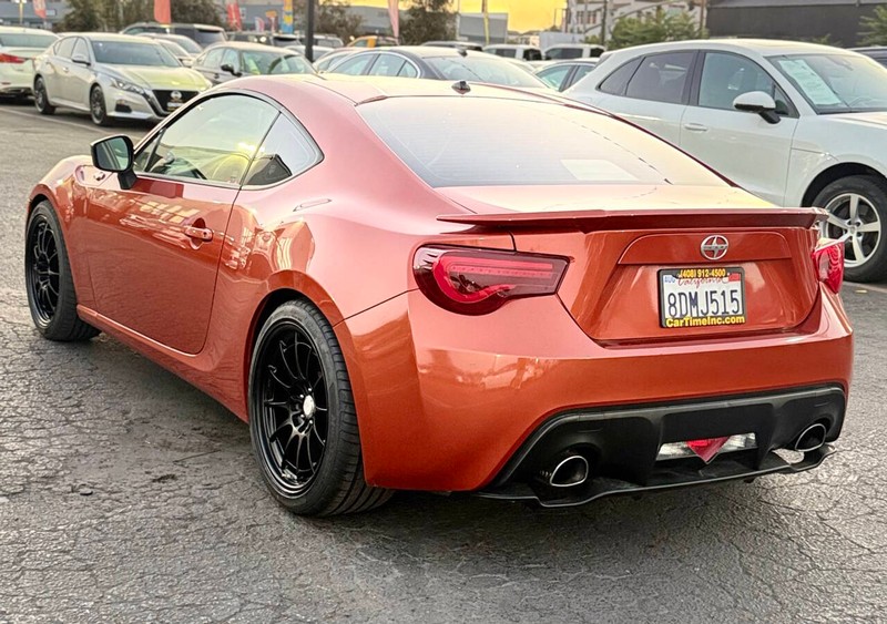 Scion FR-S Vehicle Full-screen Gallery Image 06
