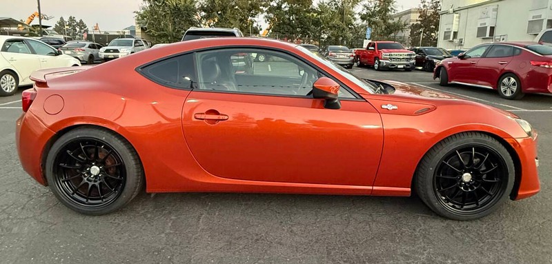 Scion FR-S Vehicle Full-screen Gallery Image 08