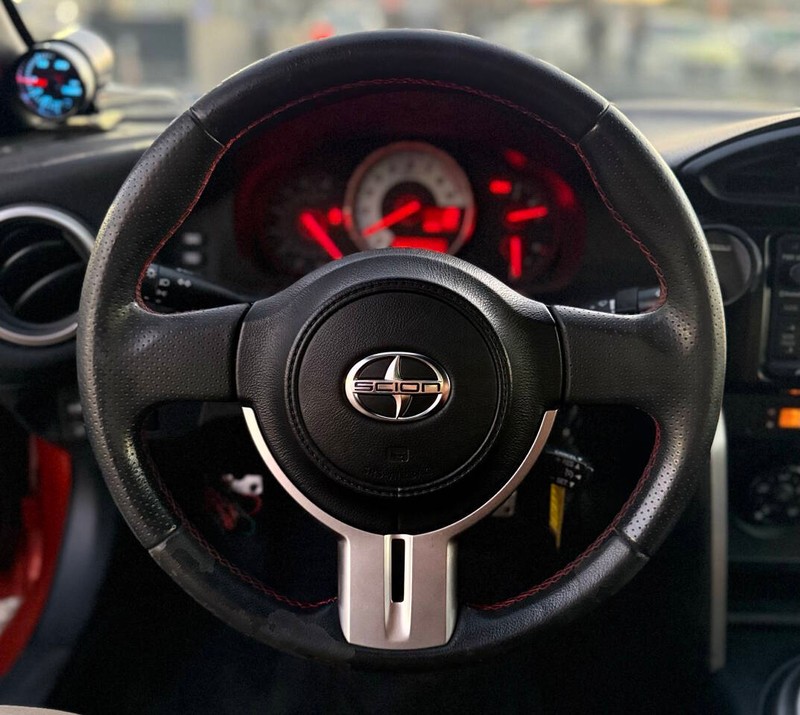 Scion FR-S Vehicle Full-screen Gallery Image 10