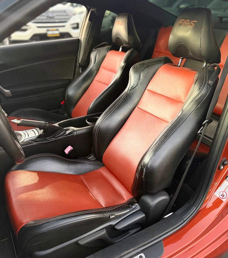 Scion FR-S Vehicle Full-screen Gallery Image 12