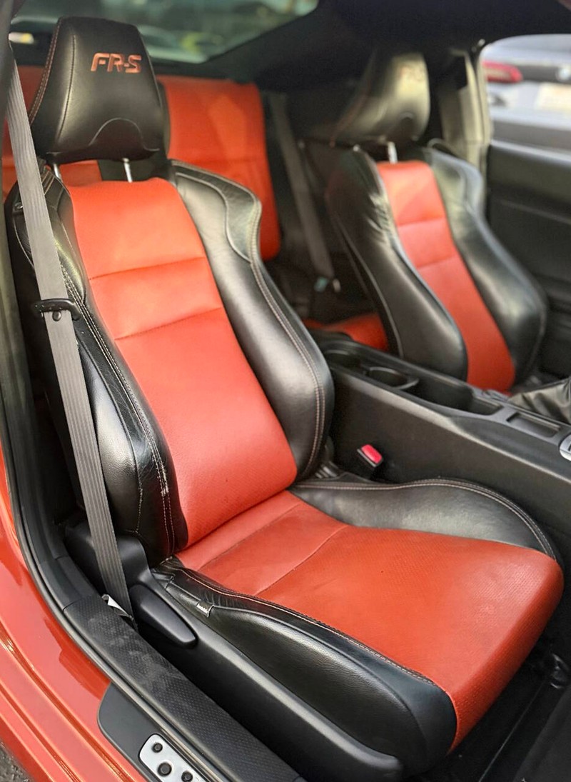 Scion FR-S Vehicle Full-screen Gallery Image 13