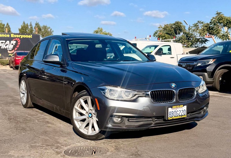 BMW 3 Series Vehicle Full-screen Gallery Image 02
