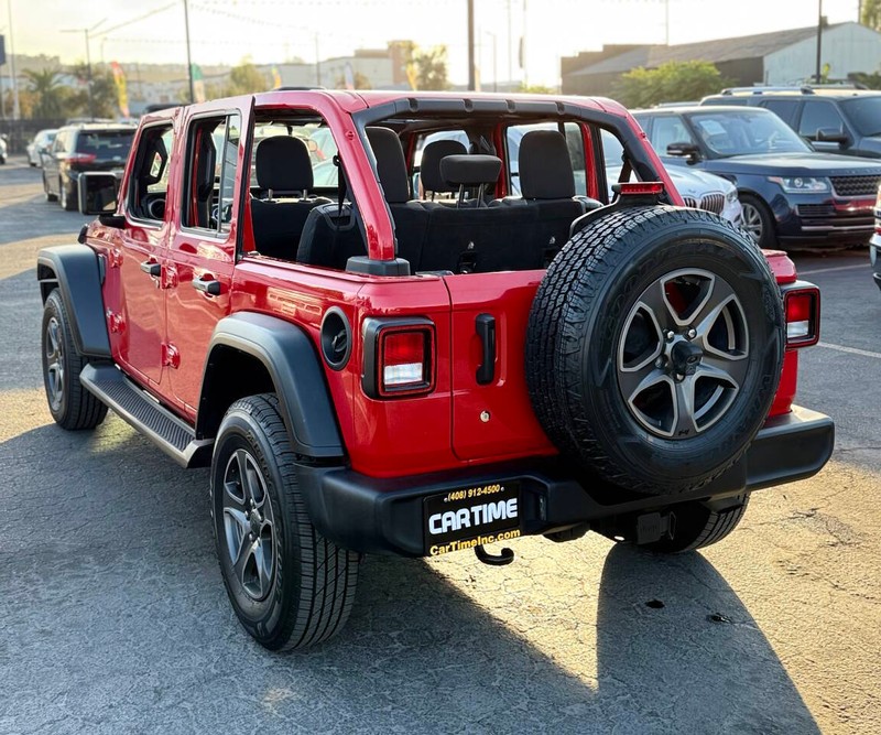 Jeep Wrangler Unlimited Vehicle Full-screen Gallery Image 06