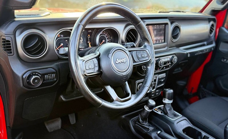 Jeep Wrangler Unlimited Vehicle Full-screen Gallery Image 07