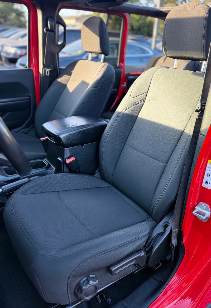 Jeep Wrangler Unlimited Vehicle Full-screen Gallery Image 10