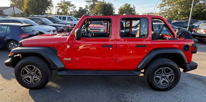 Jeep Wrangler Unlimited Vehicle Full-screen Gallery Image 12