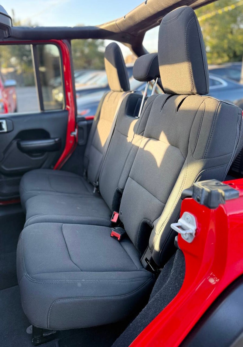 Jeep Wrangler Unlimited Vehicle Full-screen Gallery Image 14