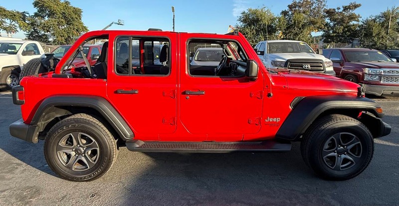 Jeep Wrangler Unlimited Vehicle Full-screen Gallery Image 15