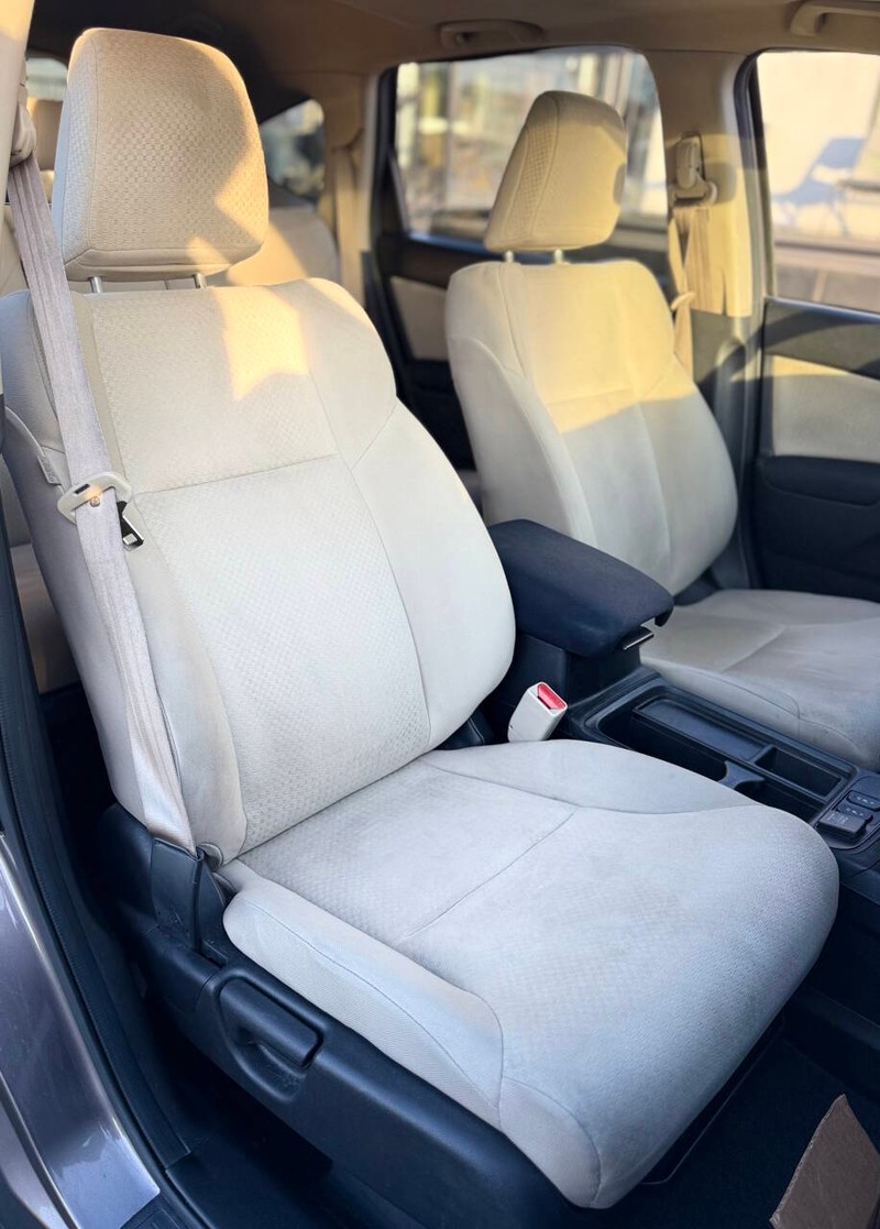 Honda CR-V Vehicle Full-screen Gallery Image 15