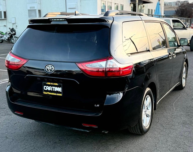 Toyota Sienna Vehicle Full-screen Gallery Image 04