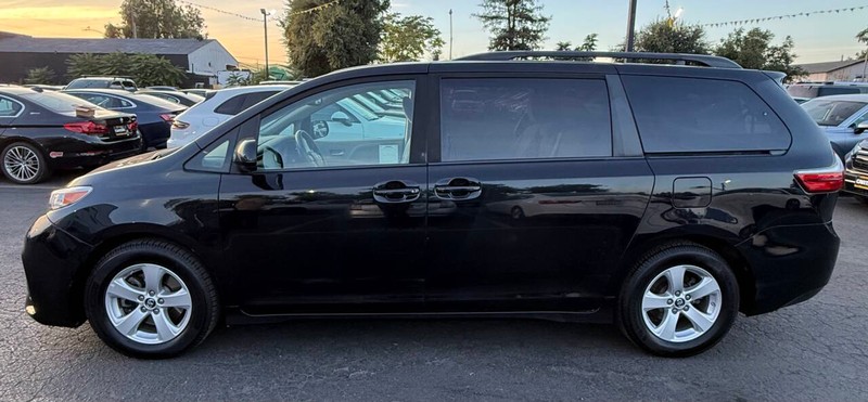 Toyota Sienna Vehicle Full-screen Gallery Image 10