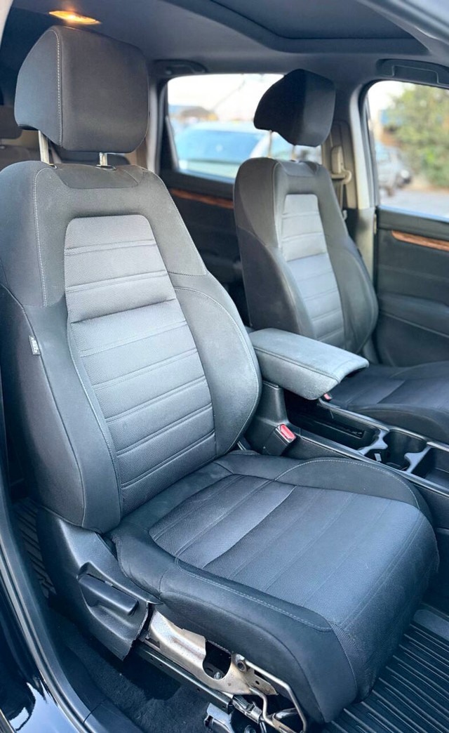 Honda CR-V Hybrid Vehicle Full-screen Gallery Image 13