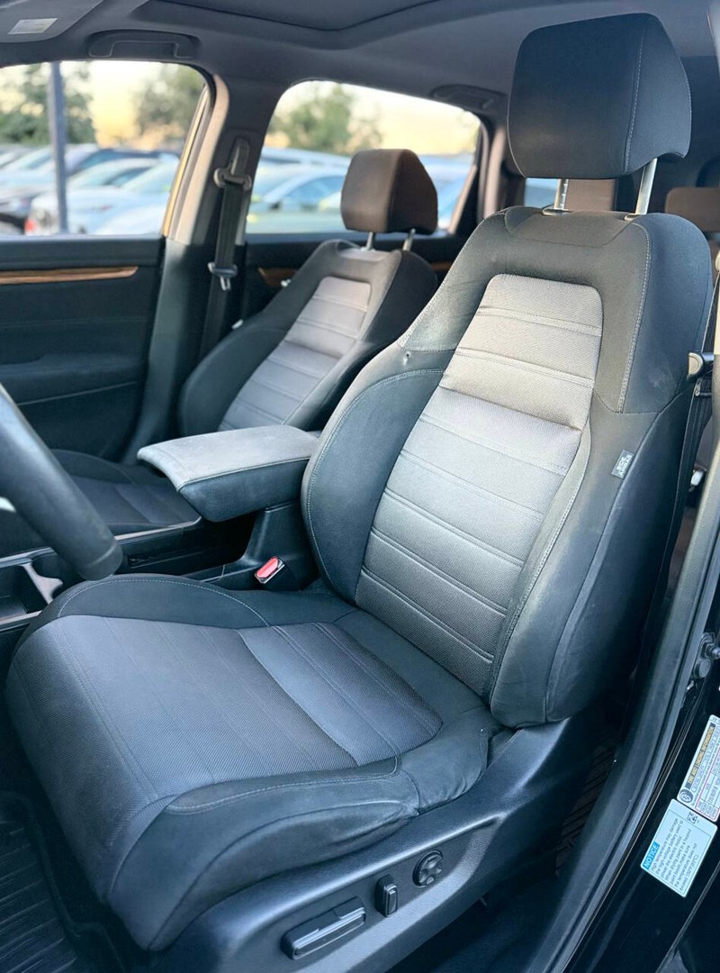 Honda CR-V Hybrid Vehicle Full-screen Gallery Image 12