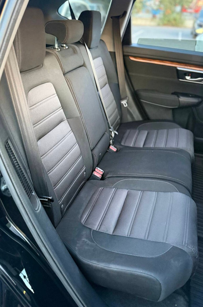 Honda CR-V Hybrid Vehicle Full-screen Gallery Image 14