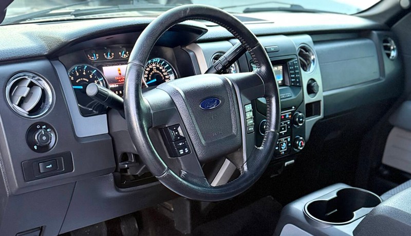 Ford F-150 Vehicle Full-screen Gallery Image 09