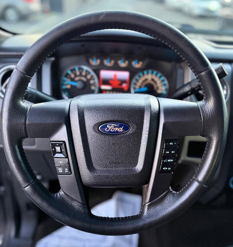 Ford F-150 Vehicle Full-screen Gallery Image 10