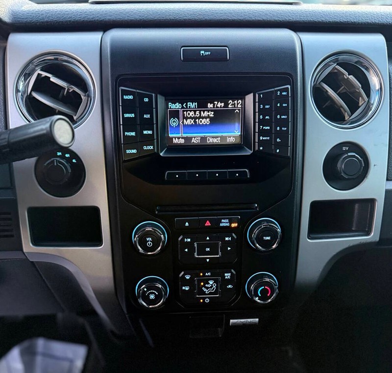 Ford F-150 Vehicle Full-screen Gallery Image 11