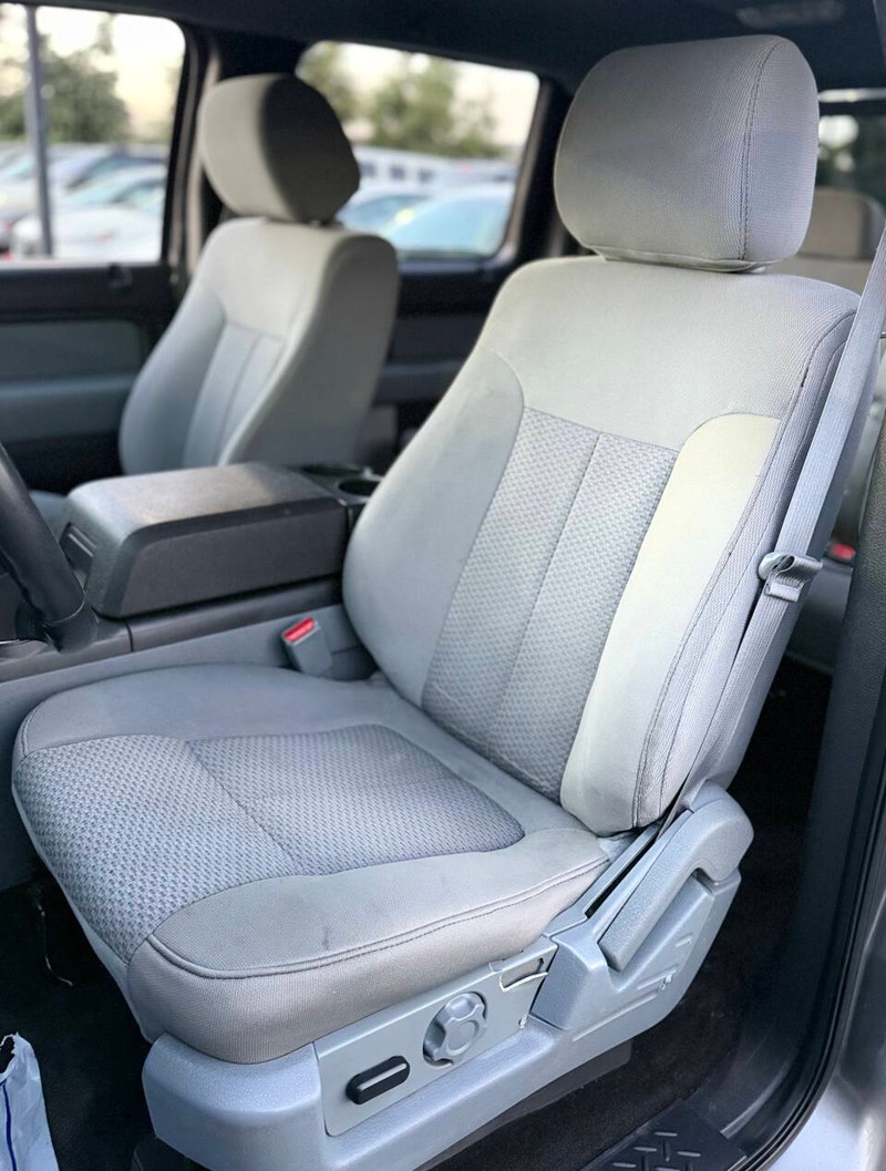 Ford F-150 Vehicle Full-screen Gallery Image 12