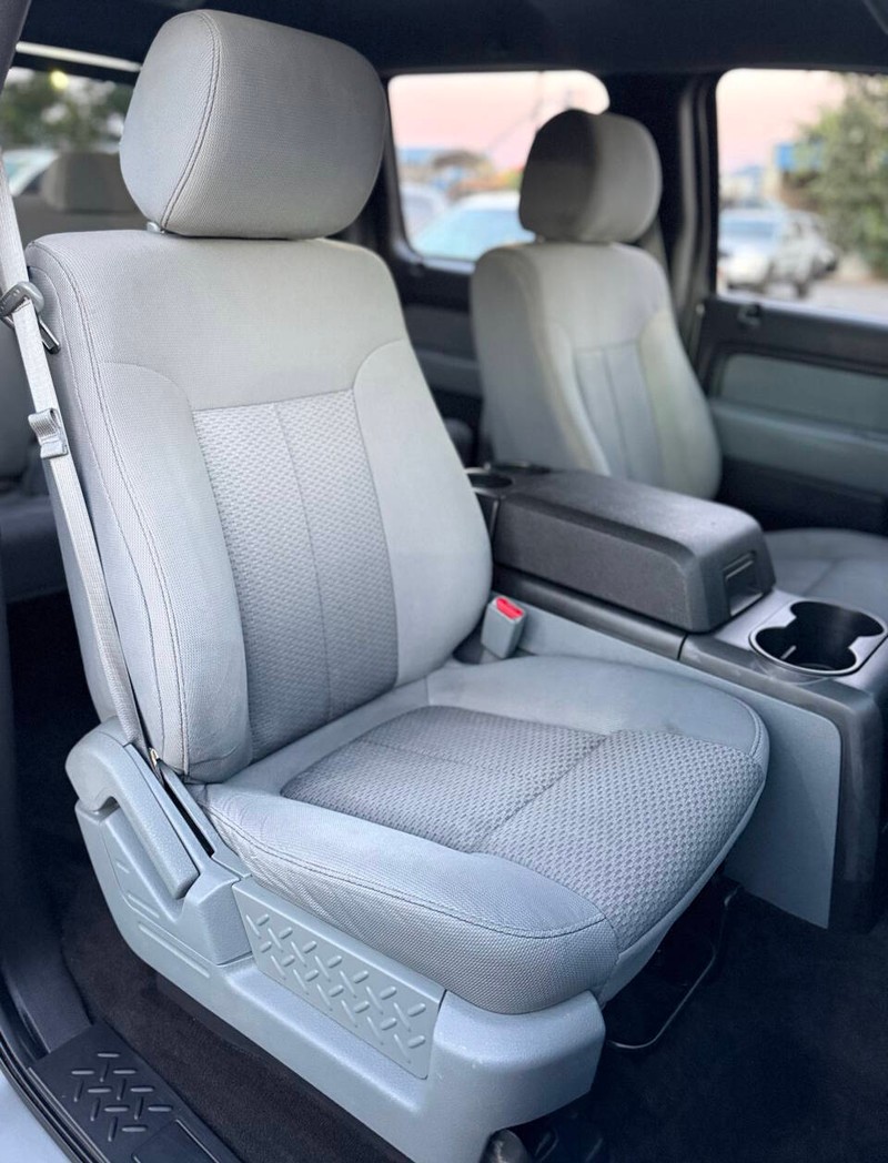 Ford F-150 Vehicle Full-screen Gallery Image 13