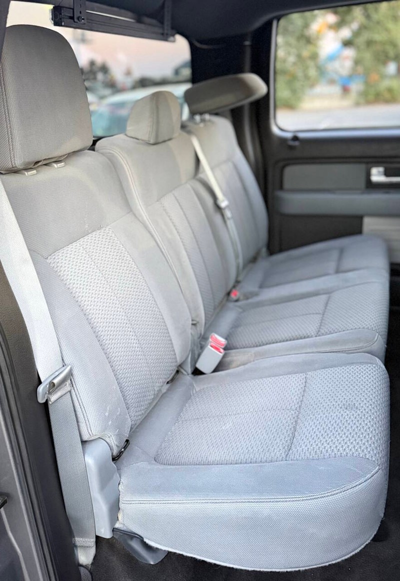 Ford F-150 Vehicle Full-screen Gallery Image 14