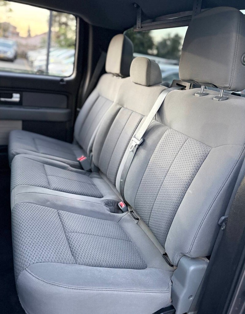 Ford F-150 Vehicle Full-screen Gallery Image 15