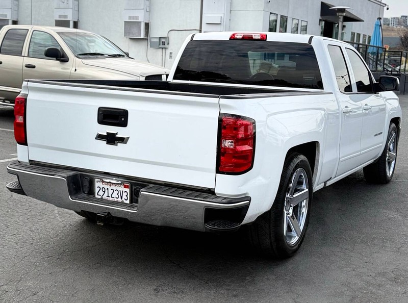Chevrolet Silverado 1500 Vehicle Full-screen Gallery Image 04