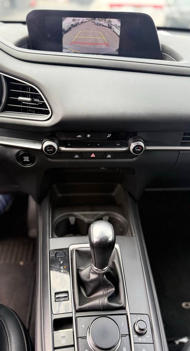 Mazda CX-30 Vehicle Full-screen Gallery Image 12