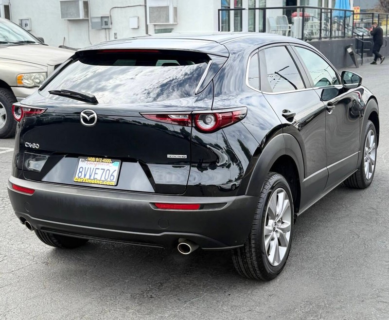 Mazda CX-30 Vehicle Full-screen Gallery Image 04