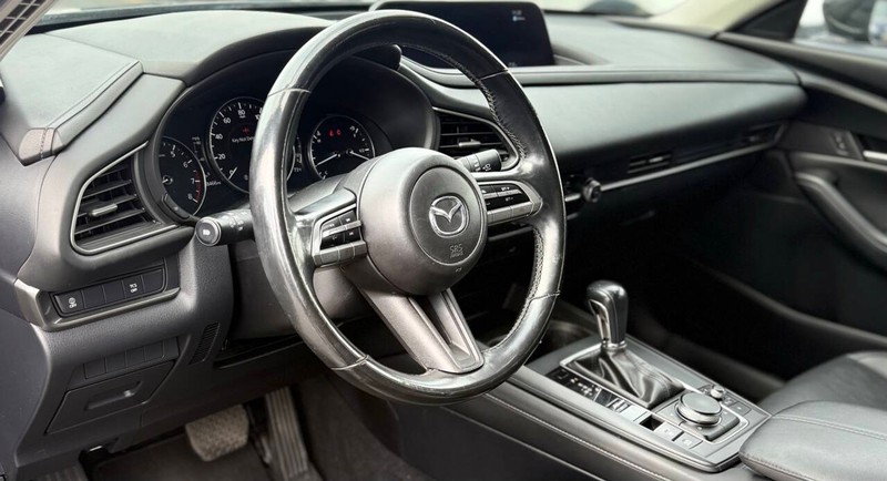 Mazda CX-30 Vehicle Full-screen Gallery Image 10