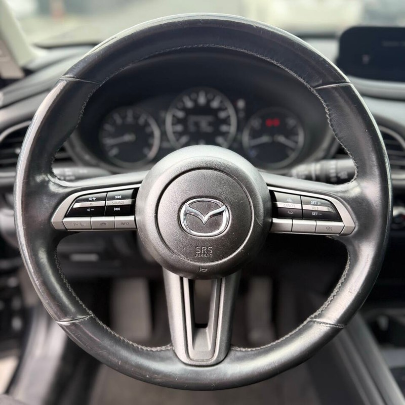 Mazda CX-30 Vehicle Full-screen Gallery Image 11