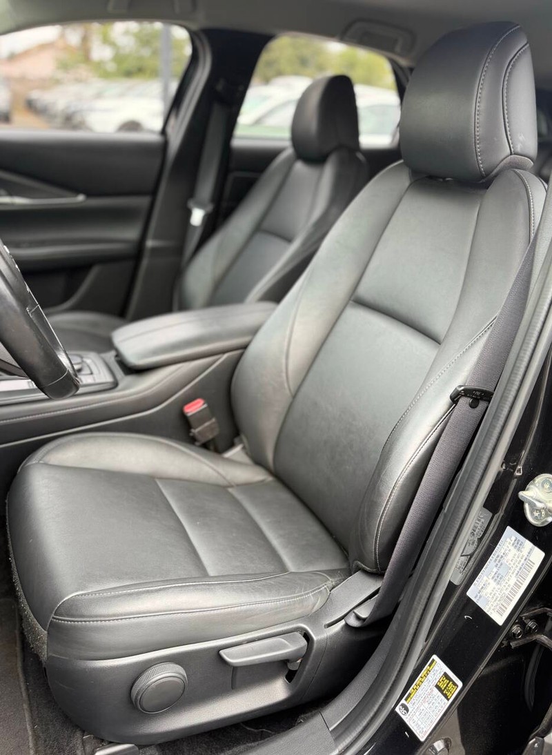 Mazda CX-30 Vehicle Full-screen Gallery Image 13