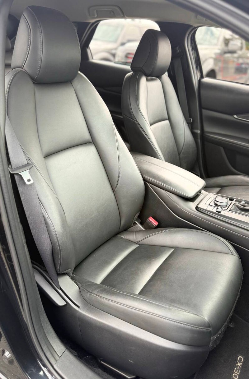 Mazda CX-30 Vehicle Full-screen Gallery Image 14