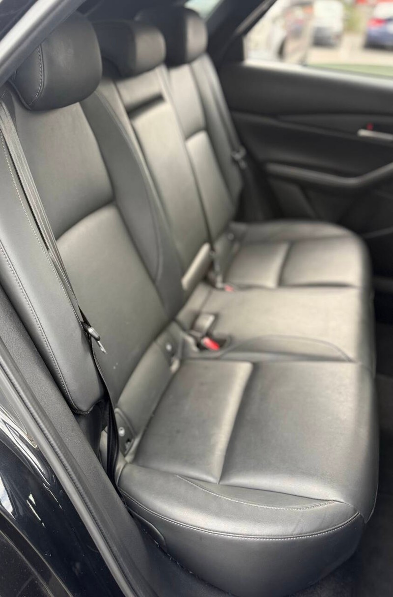 Mazda CX-30 Vehicle Full-screen Gallery Image 15