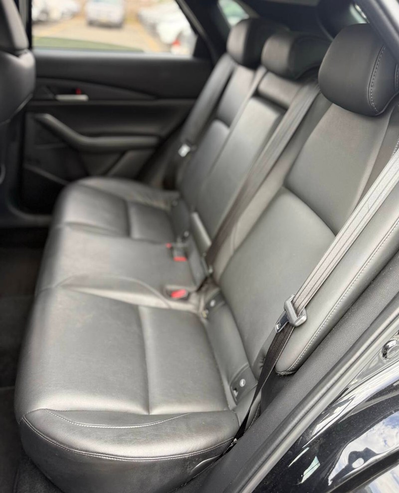 Mazda CX-30 Vehicle Full-screen Gallery Image 16