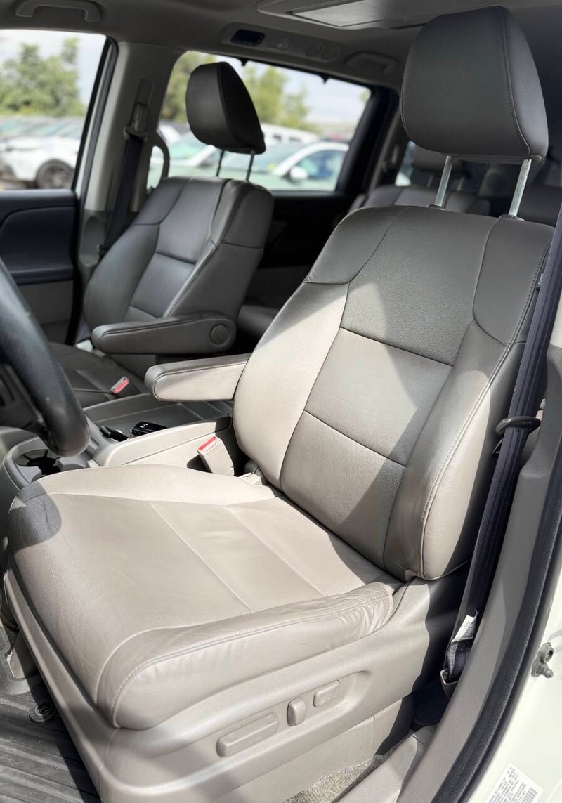 Honda Odyssey Vehicle Full-screen Gallery Image 12